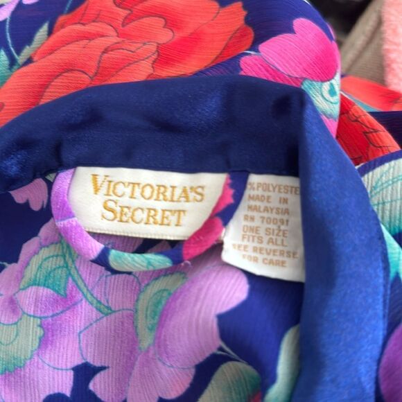 VINTAGE VICTORIA’S SECRET GOLD LABEL SILK ROBE - Picture 2 of 7